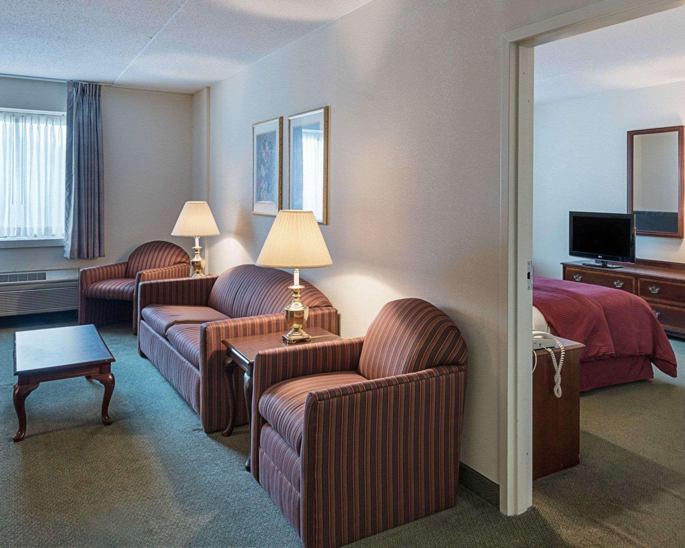 Clarion Hotel & Conference Center Shepherdstown Exterior photo