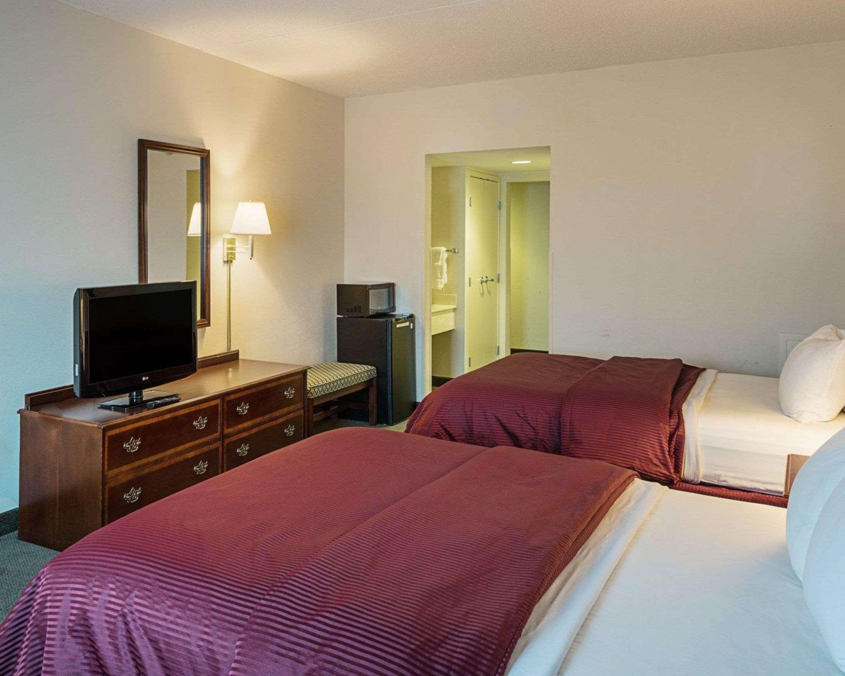 Clarion Hotel & Conference Center Shepherdstown Exterior photo