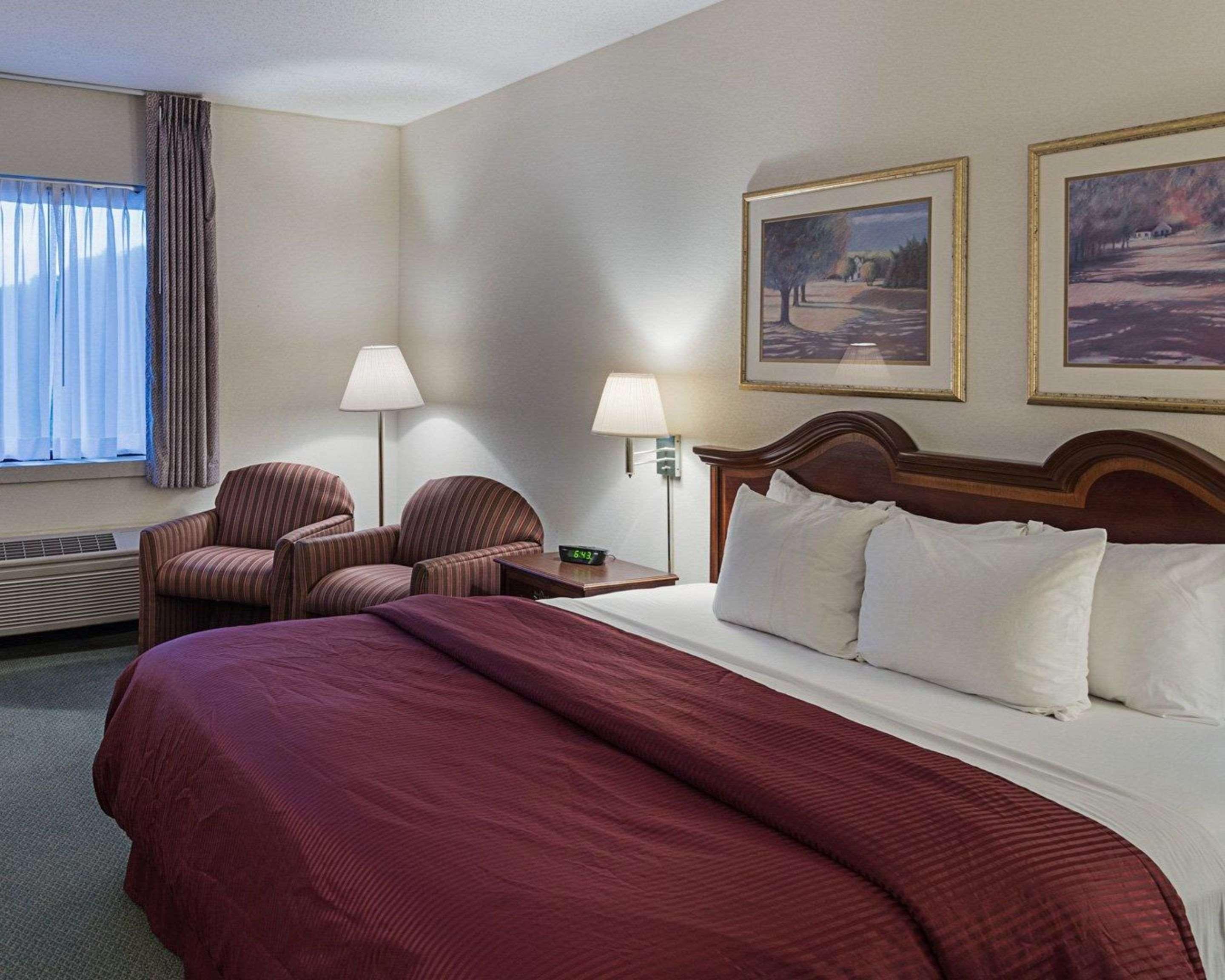 Clarion Hotel & Conference Center Shepherdstown Exterior photo