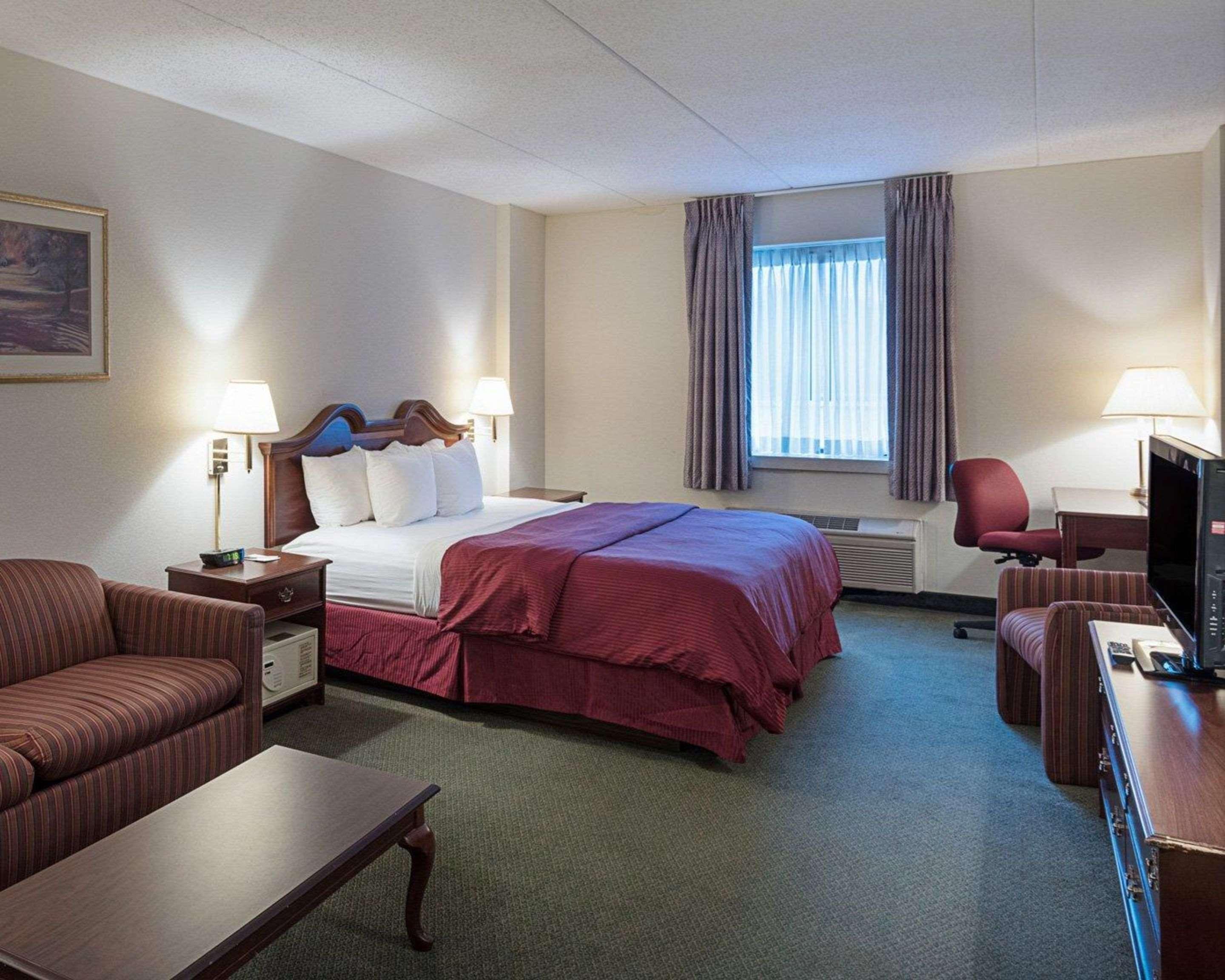 Clarion Hotel & Conference Center Shepherdstown Exterior photo