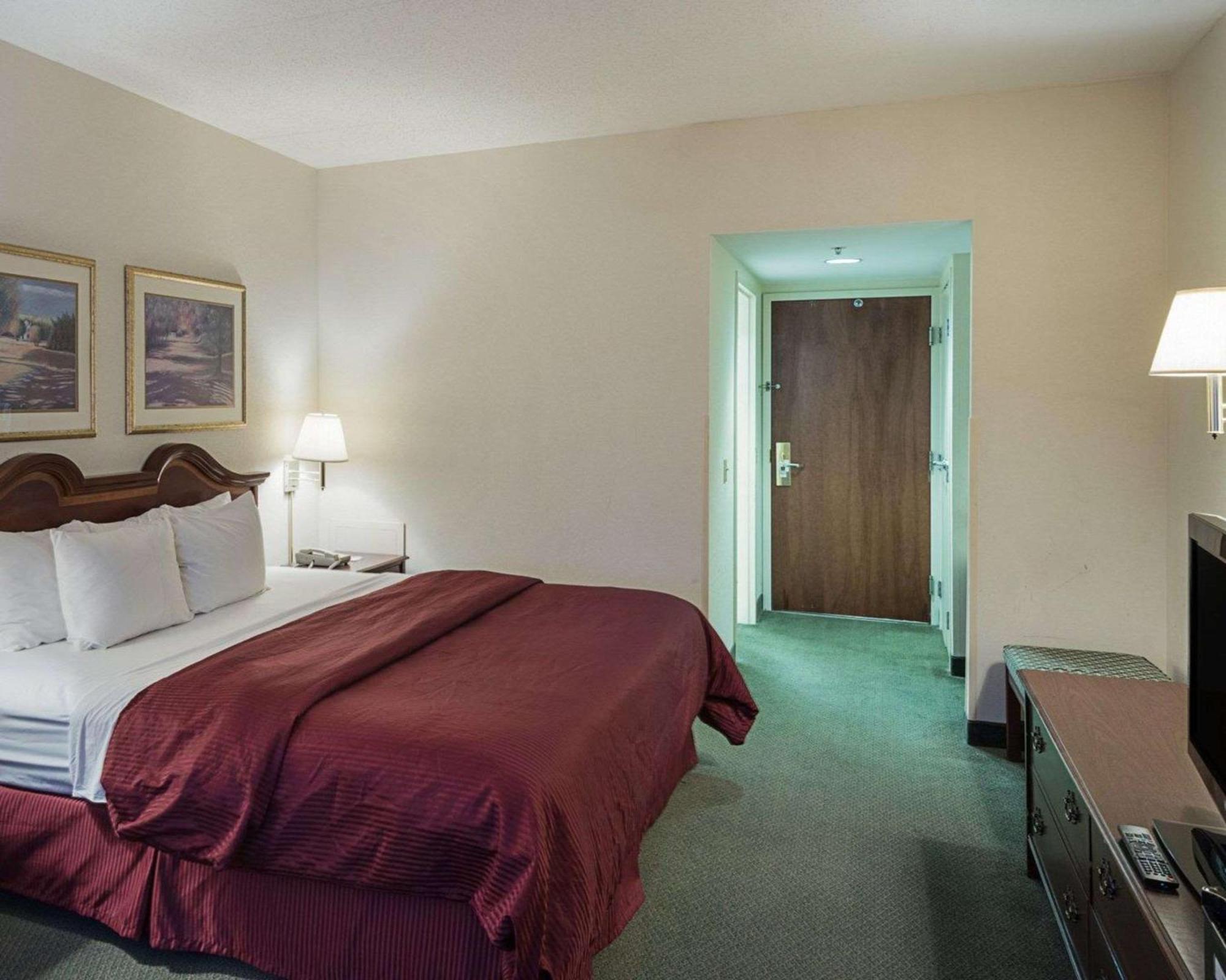 Clarion Hotel & Conference Center Shepherdstown Exterior photo
