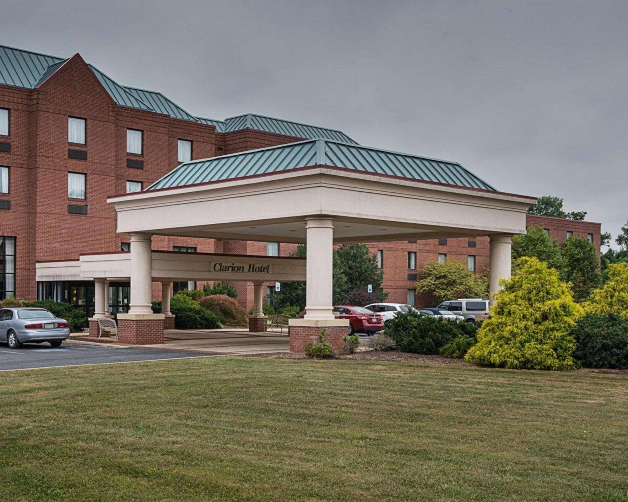 Clarion Hotel & Conference Center Shepherdstown Exterior photo