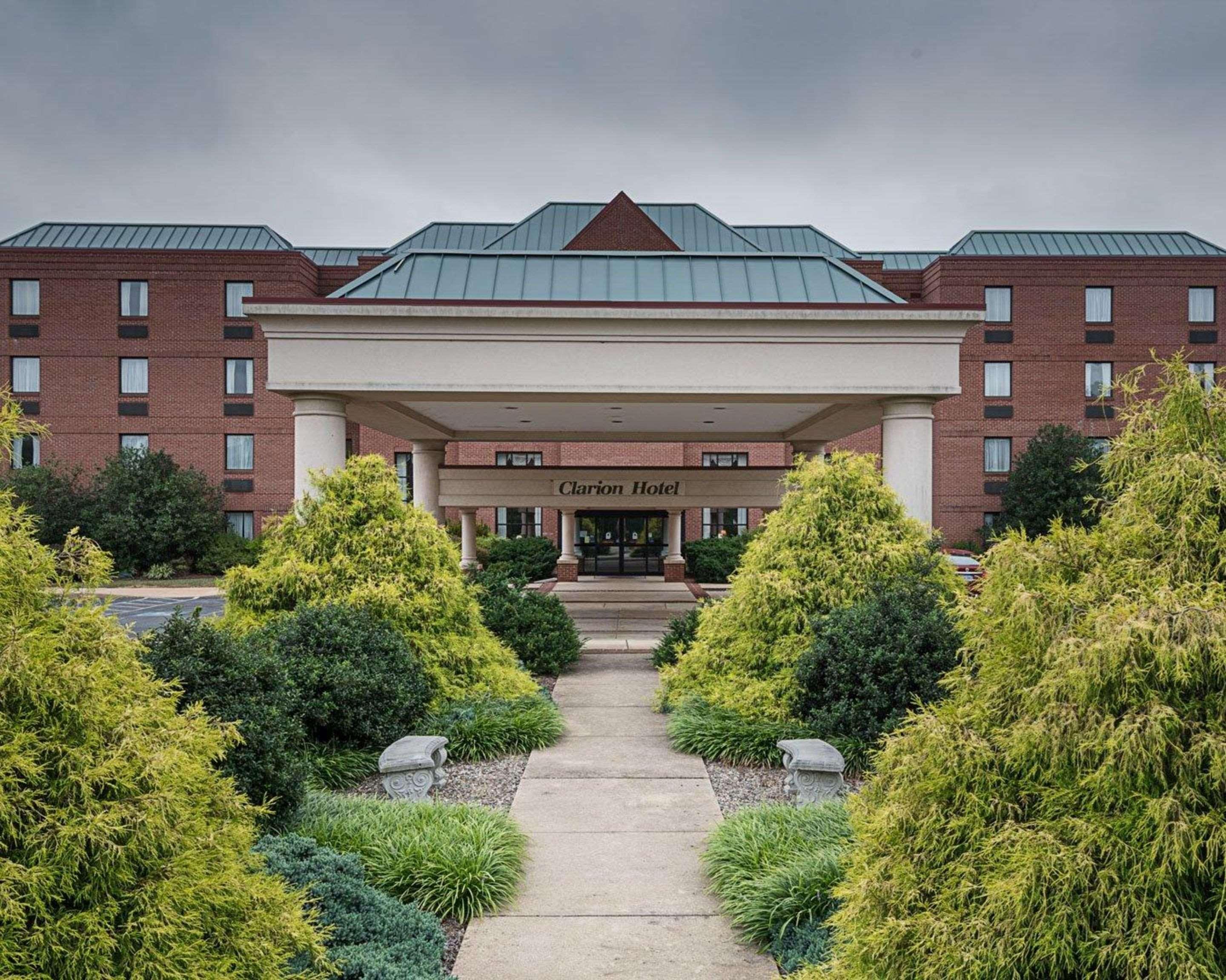 Clarion Hotel & Conference Center Shepherdstown Exterior photo