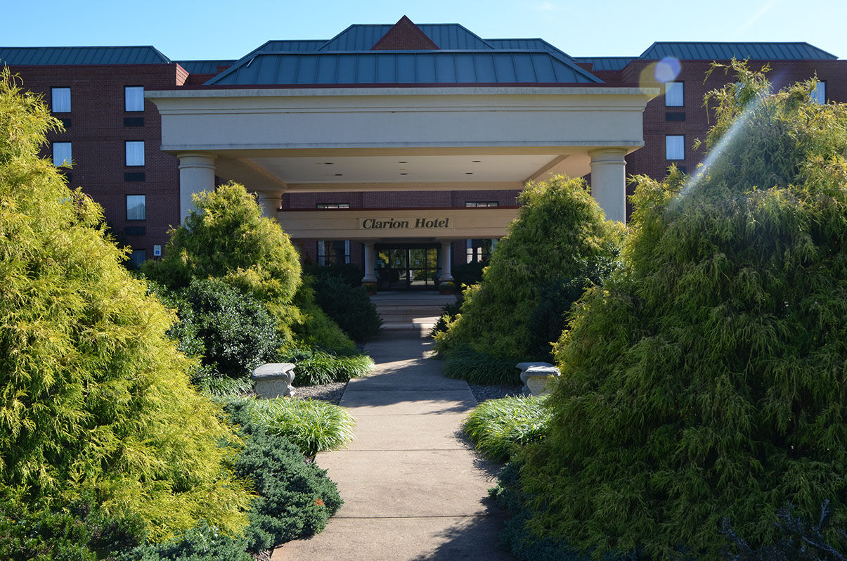 Clarion Hotel & Conference Center Shepherdstown Exterior photo
