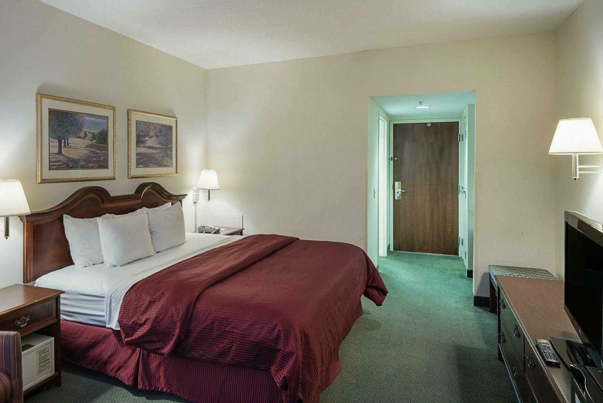 Clarion Hotel & Conference Center Shepherdstown Exterior photo